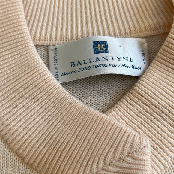 BALLANTYNE Size M cream merino wool gold front button Scottish cardigan - Picture 5 of 8